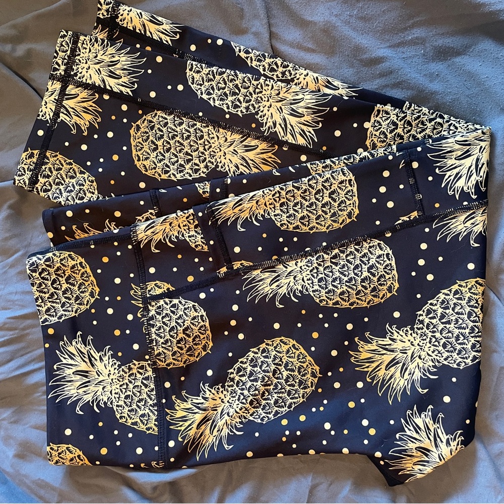 CVG Fineapple Print Capri Leggings